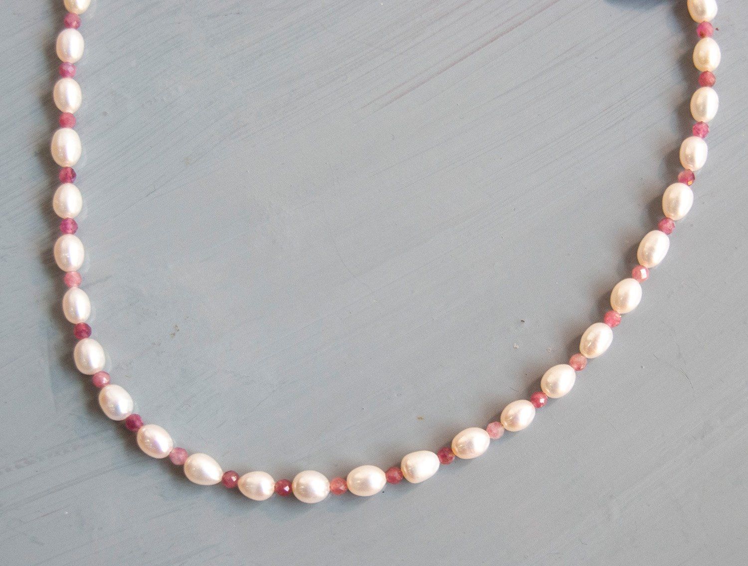 Süßwasser-Zuchtperlkette mit rosa Turmalin