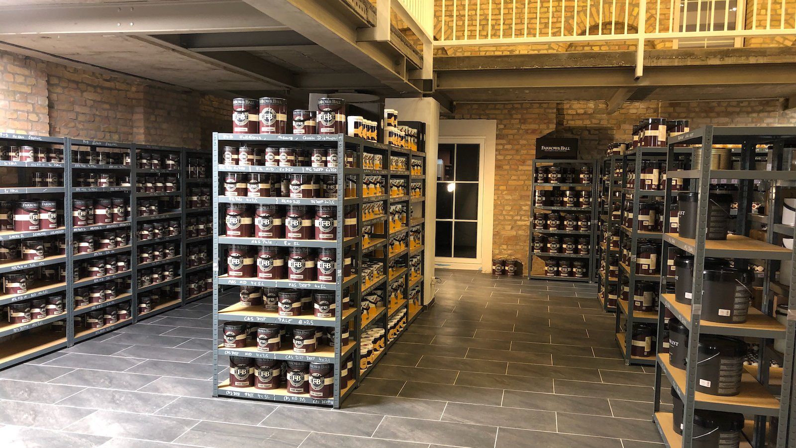 Farrow and Ball Farben im Lager von Feine Farben in Oranienburg bei Berlin Farrow and Ball Farben im Lager von Feine Farben