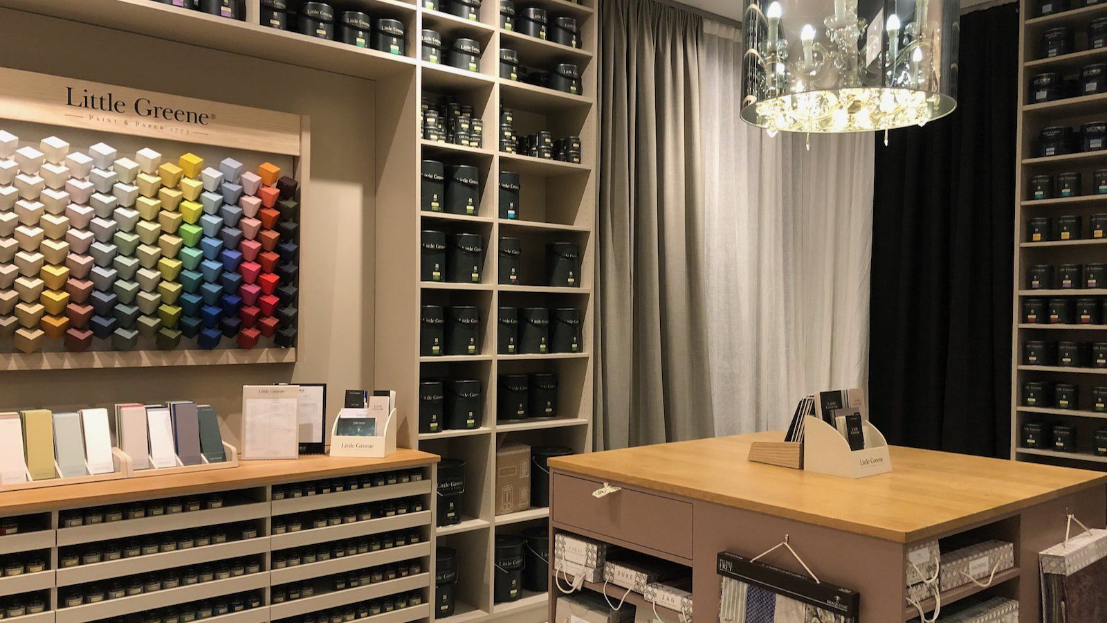Blick in den Laden von Ryke Design zur Little Greene Präsentation Little Greene bei Ryke Design