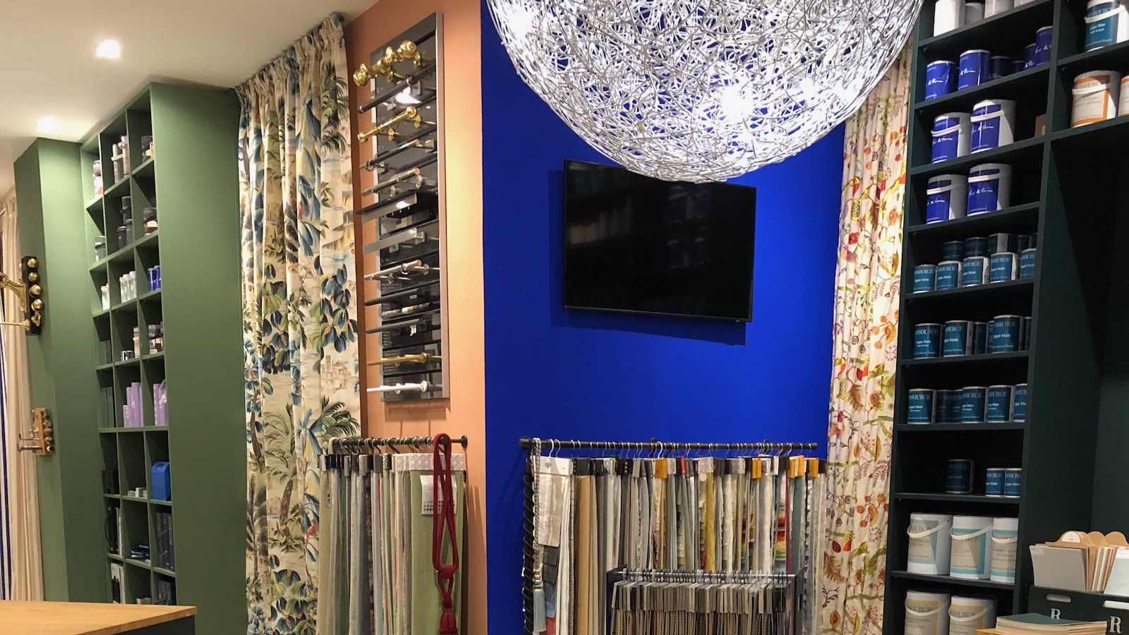 Yves Klein Farbe bei Ryke Design in Berlin Yves Klein Farbe bei Ryke Design in Berlin