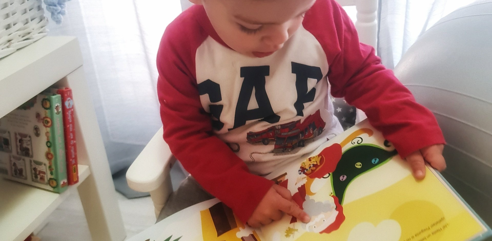 lola pirindola, cuentos personalizados, regalos originales, cuentos para niños, lectura infantil, cuentos infantiles, regalar un cuento, descuentos libros, cuentos bonitos, libros recomendados, con a de amanda, blog maternidad