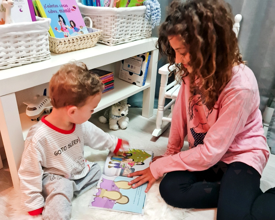 lola pirindola, cuentos personalizados, regalos originales, cuentos para niños, lectura infantil, cuentos infantiles, regalar un cuento, descuentos libros, cuentos bonitos, libros recomendados, con a de amanda, blog maternidad