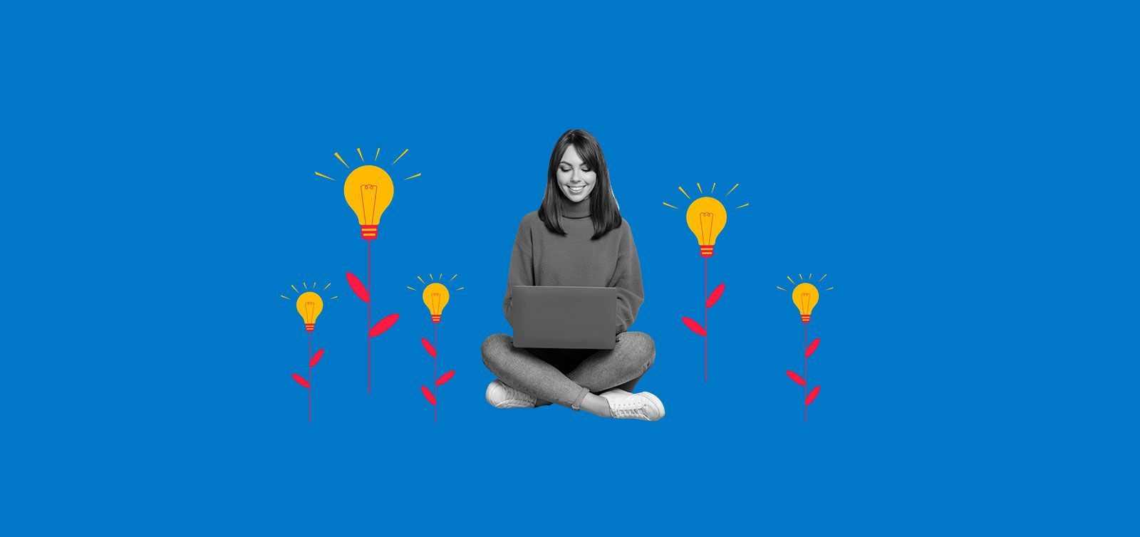 Frau hat eine Idee und sitzt auf blauem Hintergrund umringt von leuchtenden Glühbirnen