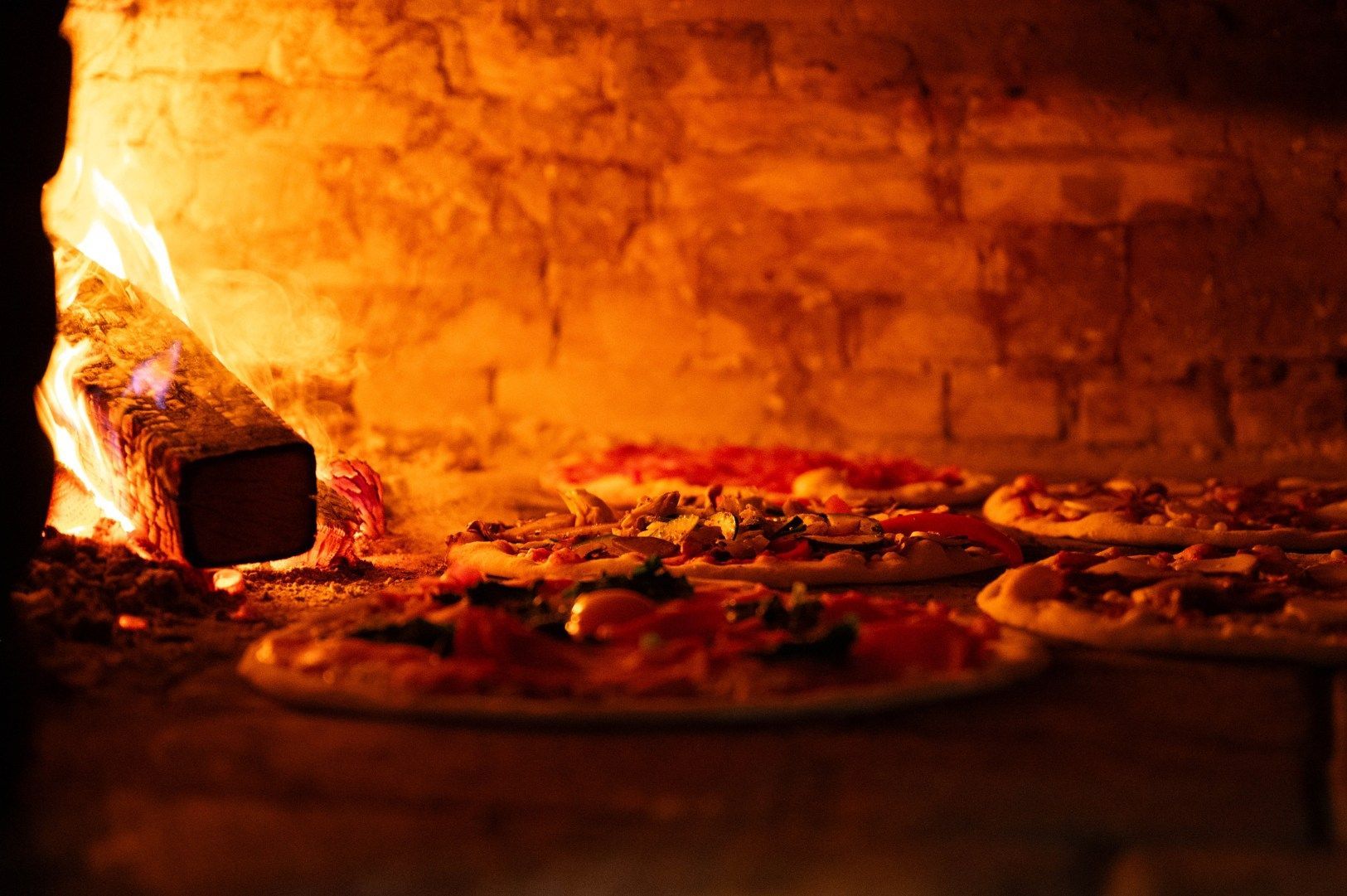 Pizzas au feu de bois restaurant Il Veneziano