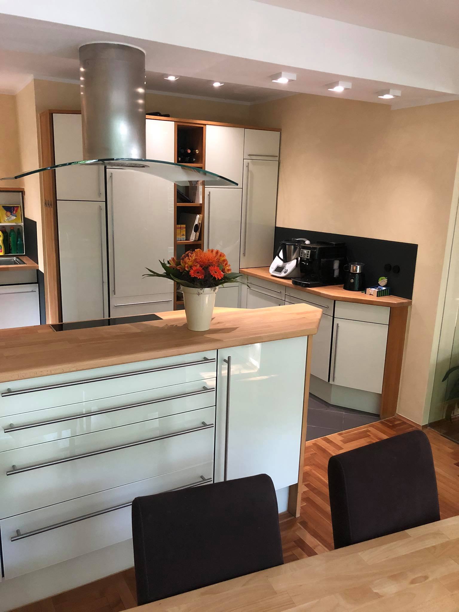 Lackiertes Glas zur Verkleidung von Schränken und Küchenrückwänden