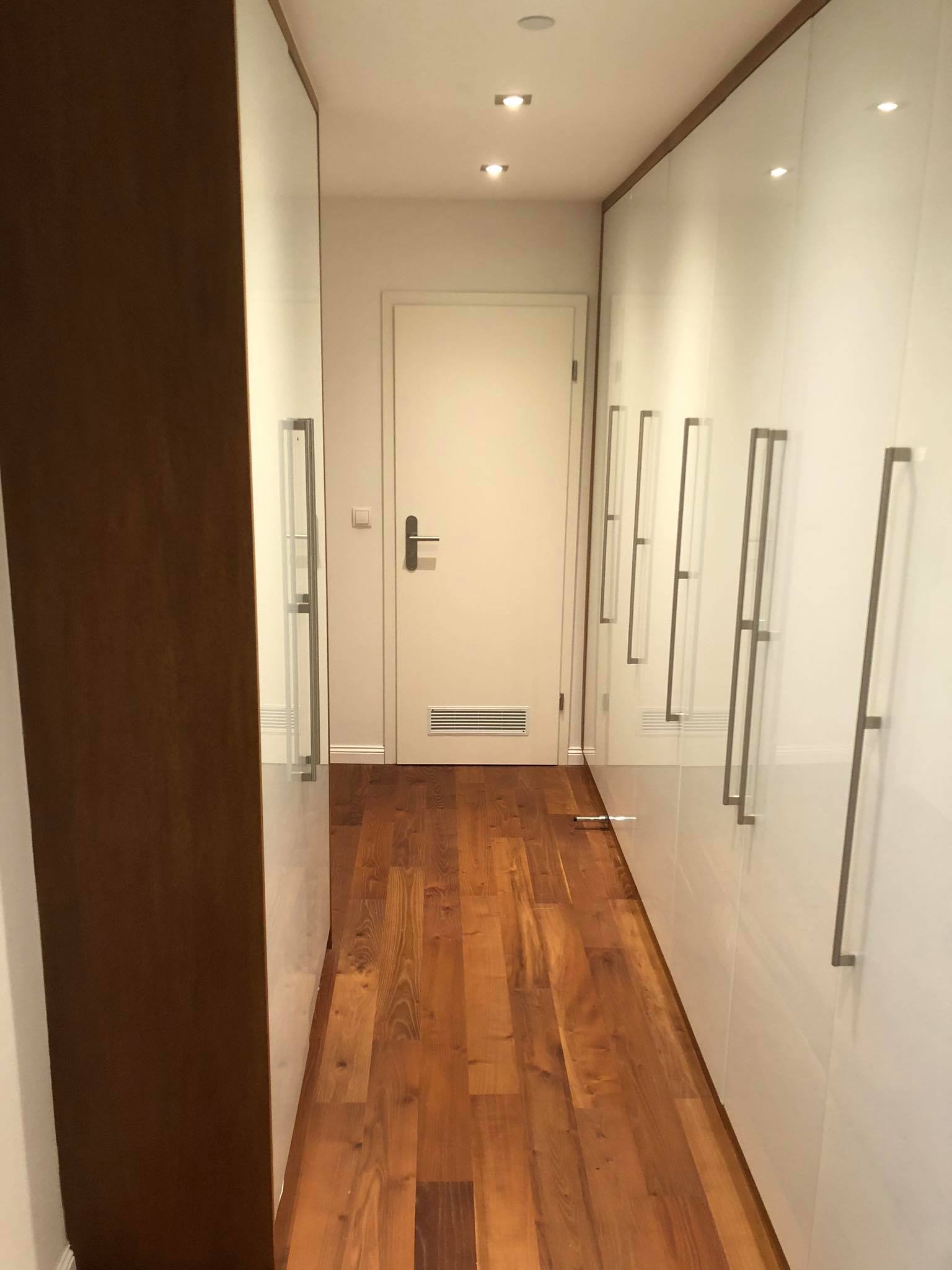 Schrankwände aus Glas