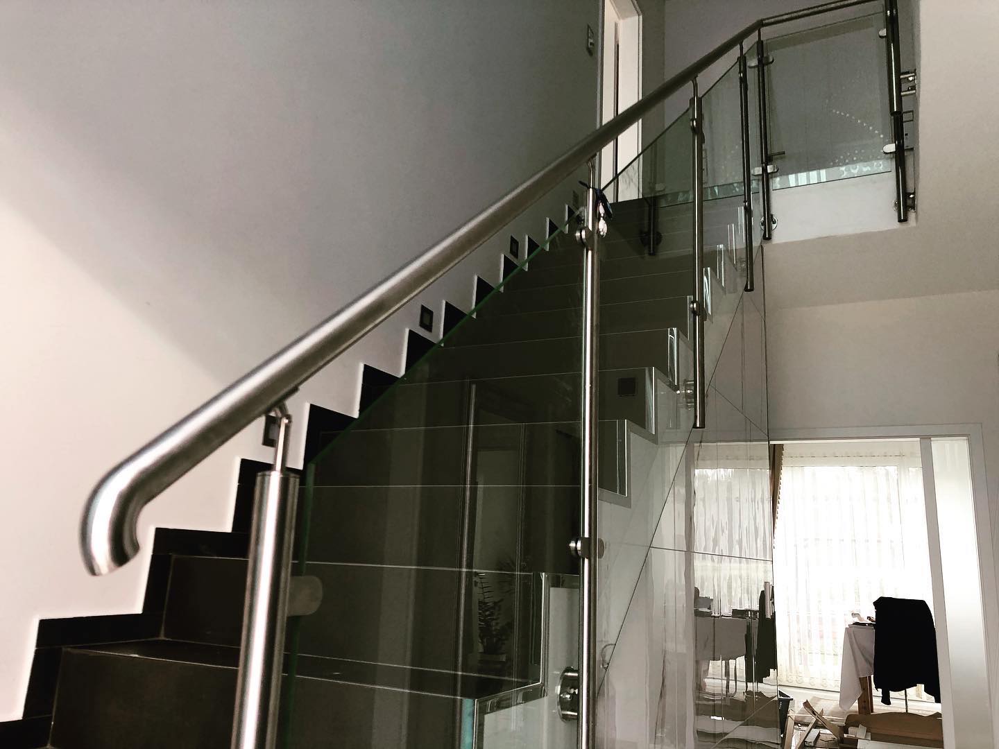 Treppenbrüstung mit Klemmbackenhaltern