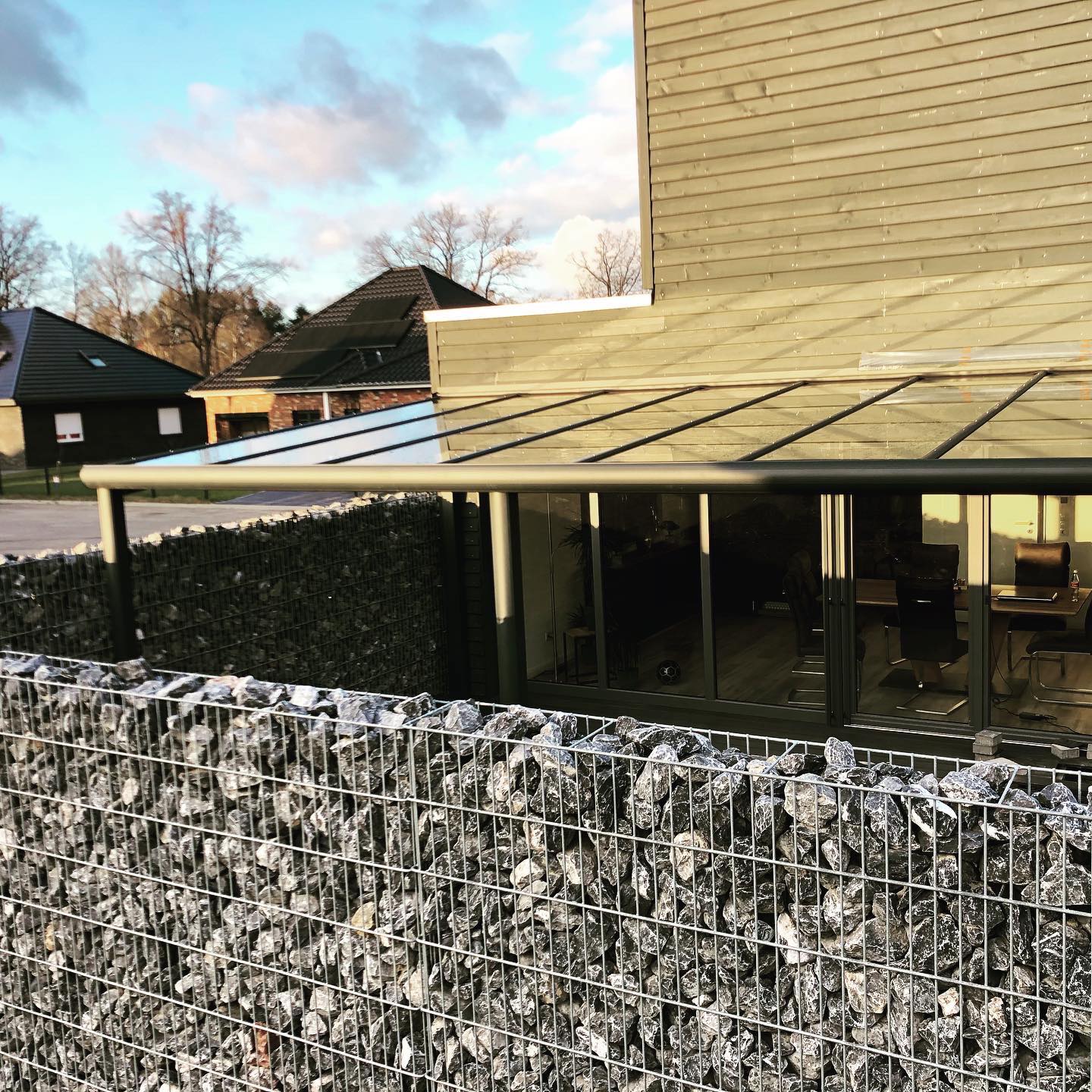 Aluglasdach mit Markise in athrazit