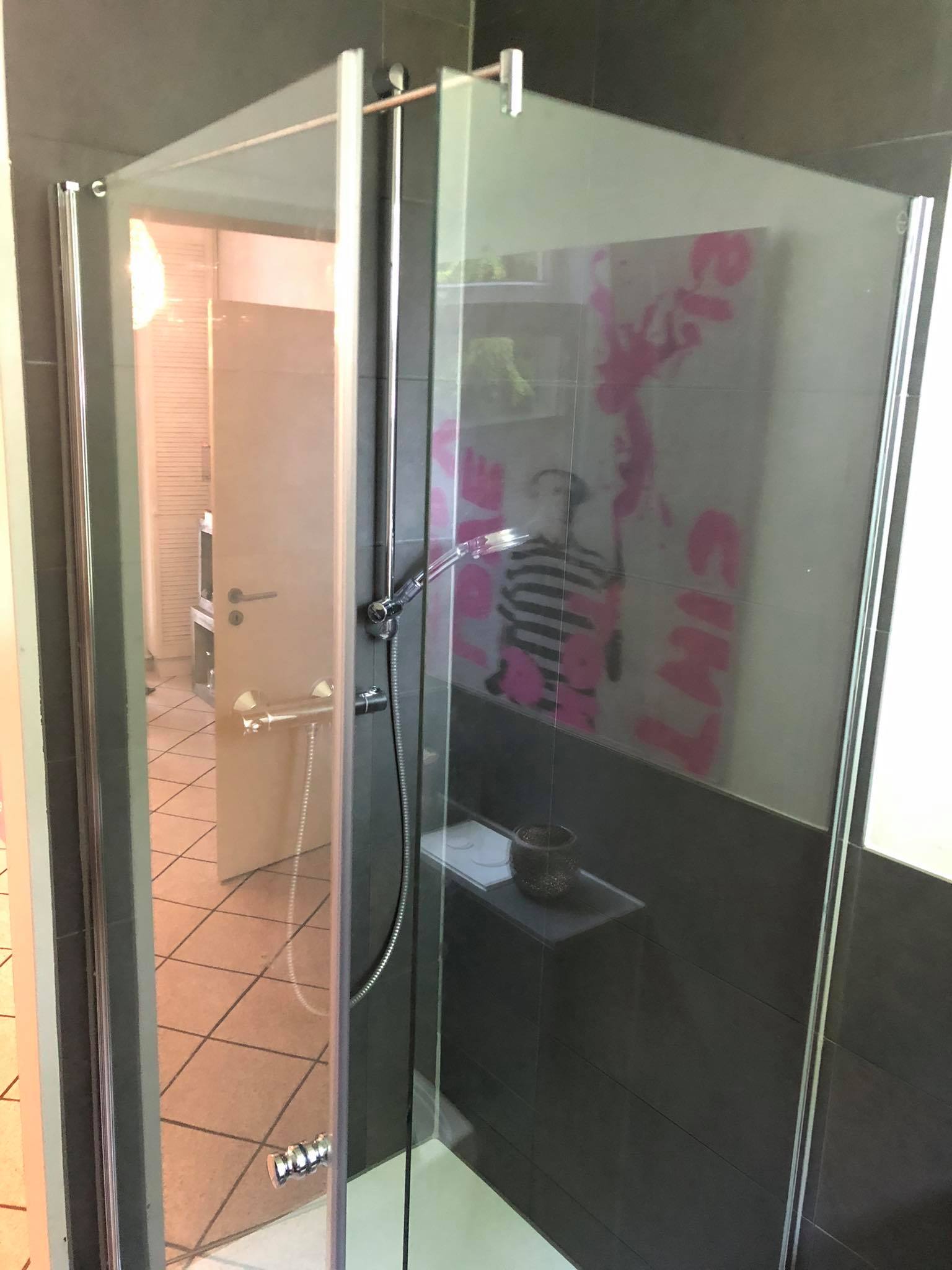 Dusche mit Leichtpflegebeschichtung