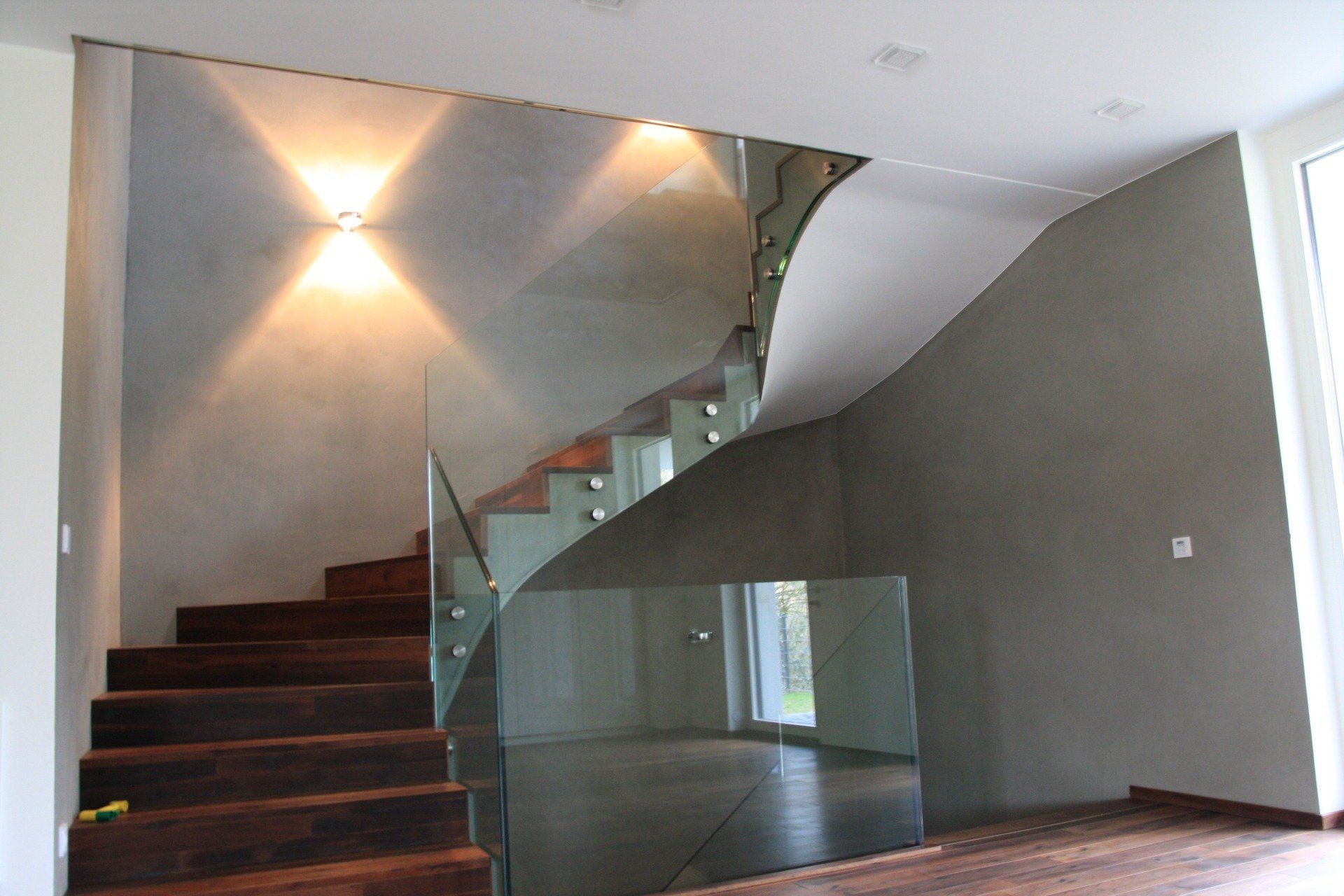 Treppenbrüstung mit Punkthaltern in Edelstahl