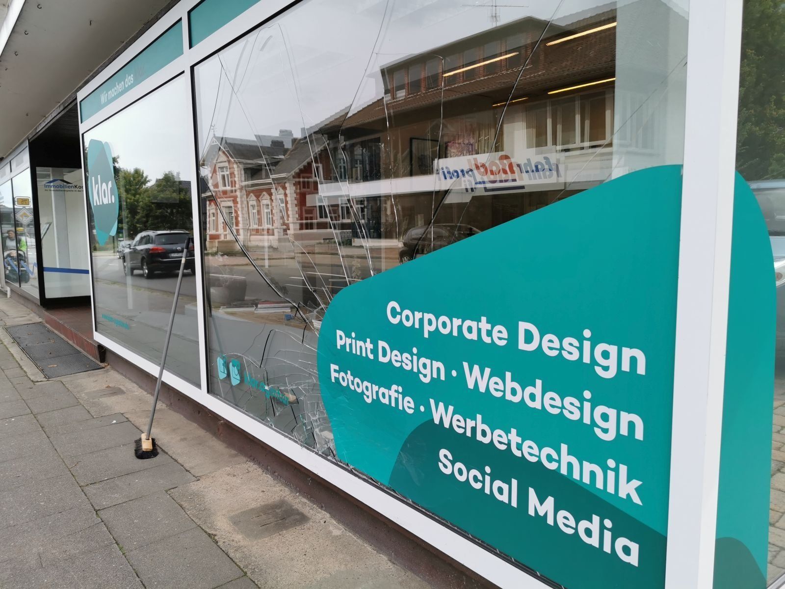 Notverglasung Schaufensterscheibe