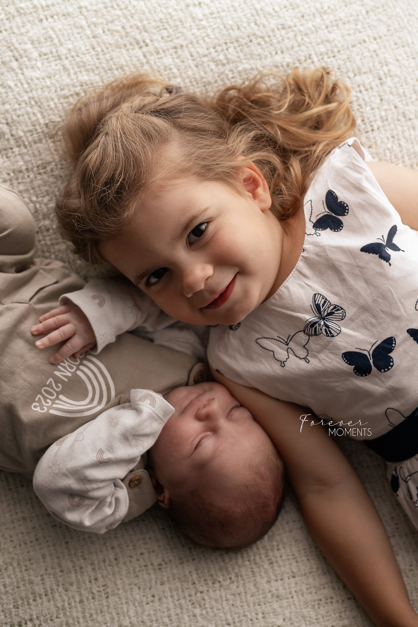 Babyfotografie Baby und Schwester