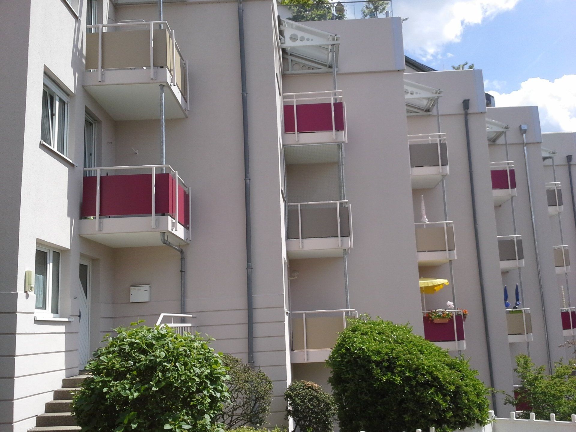 Einfache Balkonabsicherung mit Katzennetz