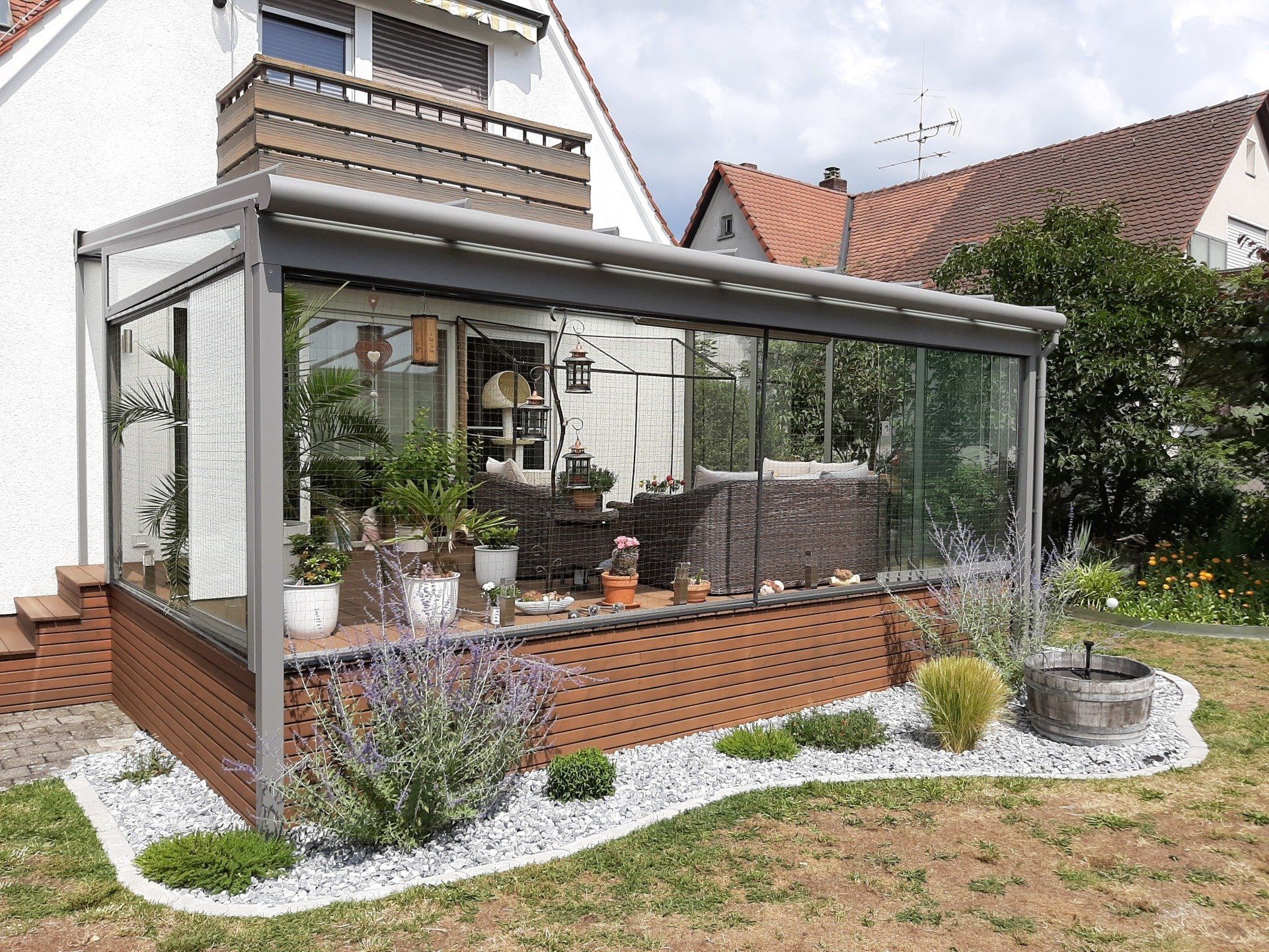 Absicherung einer Wintergarten Pergola mit Katzennetz und Glasschiebetüren