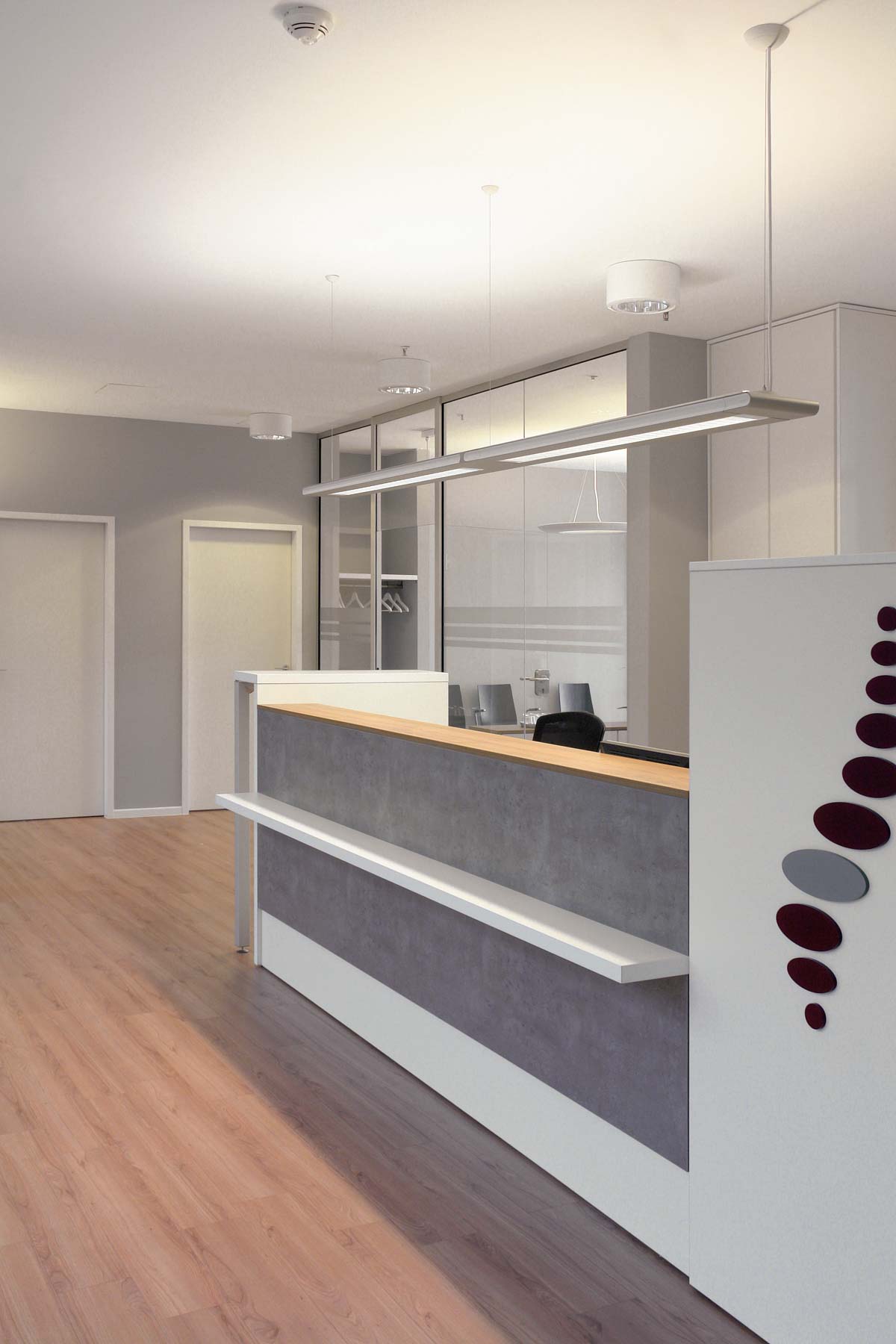 Tresen, Theke, Annahme- und Empfangstresen von ip20 Praxiseinrichtung nach Maß.