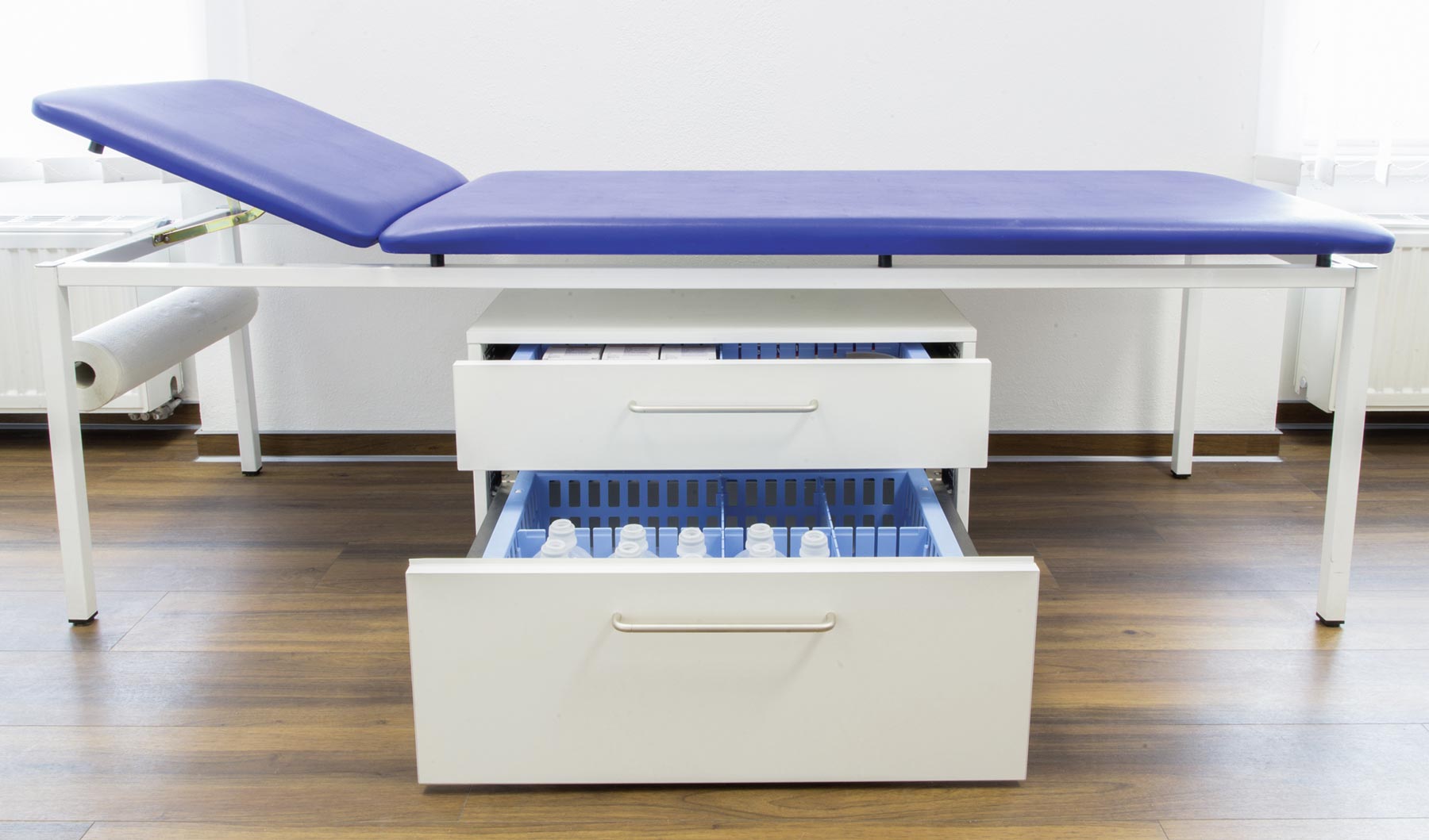 Rollcontainer von ip20 Praxiseinrichtung nach Maß.