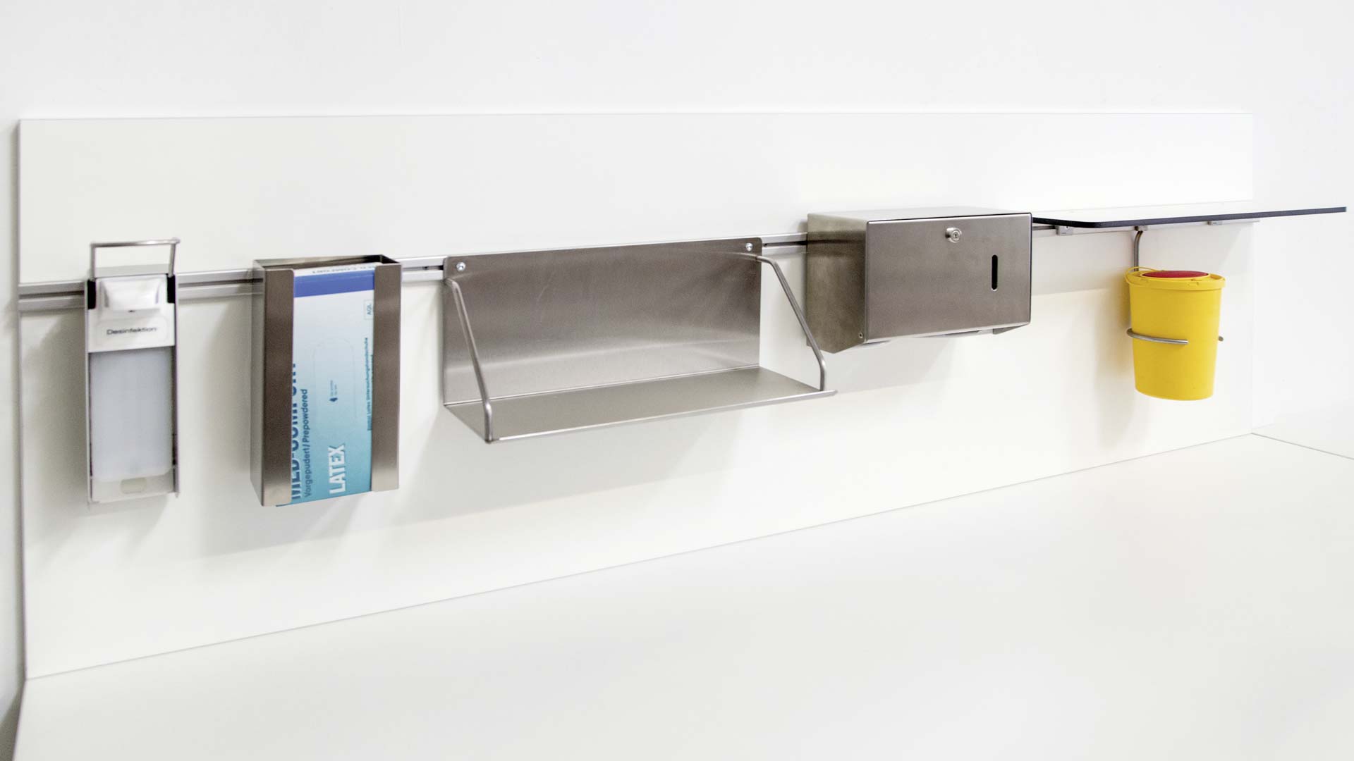 Das Relingsystem MedFlexx, erhältlich bei ip20 Praxiseinrichtung nach Maß.