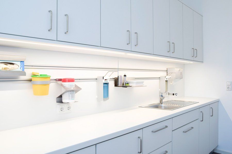 ip20 Praxismöbel nach Maß.