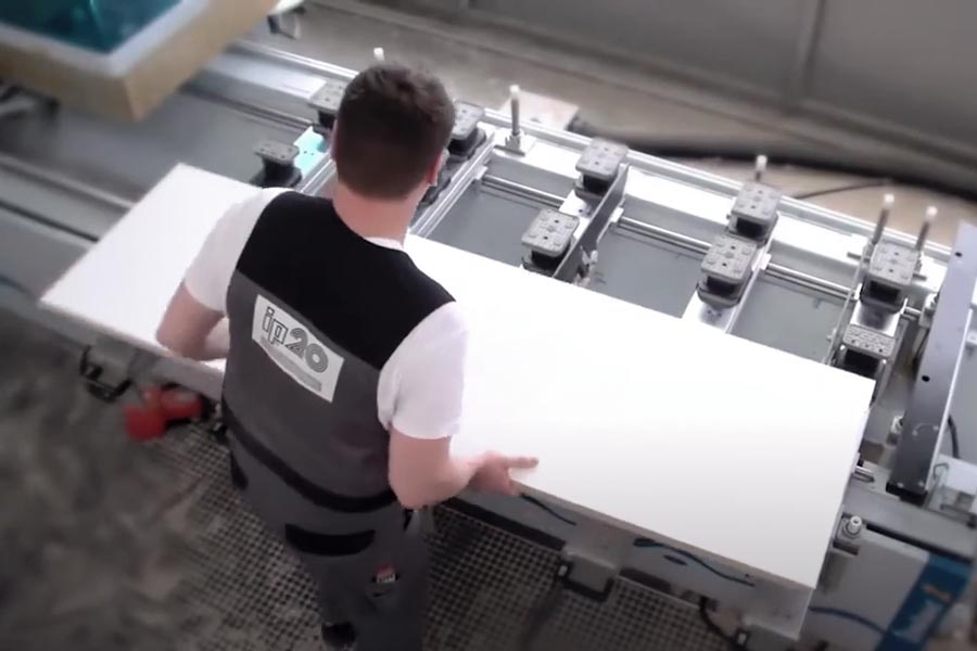 Fertigung von ip20 Praxismöbeln nach Maß.