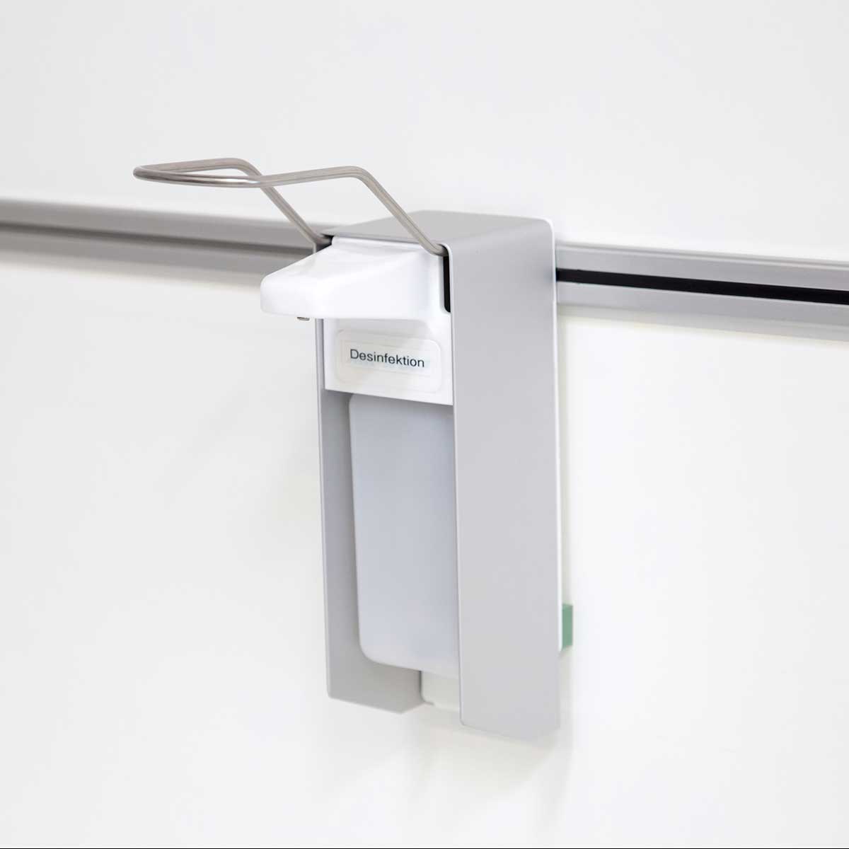 Das Relingsystem MedFlexx, erhältlich bei ip20 Praxiseinrichtung nach Maß.