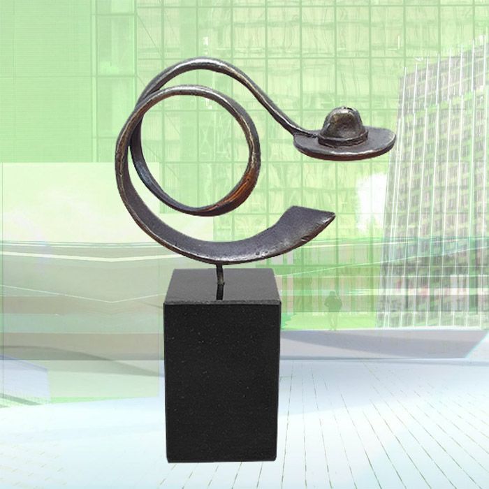Skulptur zum Firmenjubiläum Chapeau 2