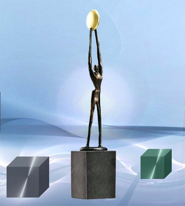 Skulptur zur Firmenübernahme Sonnige Zukunft