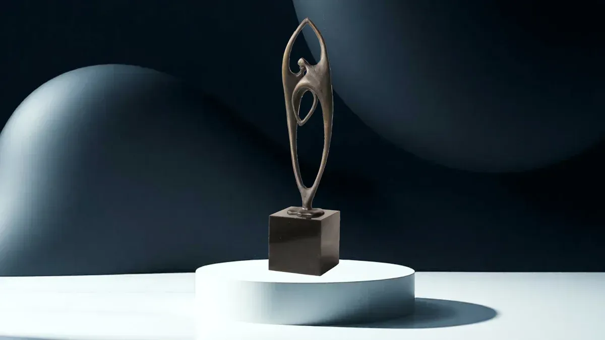 Geschenke zum FirmenjubilÀum Bronzeskulptur Gewachsene Zusammenarbeit 34 cm