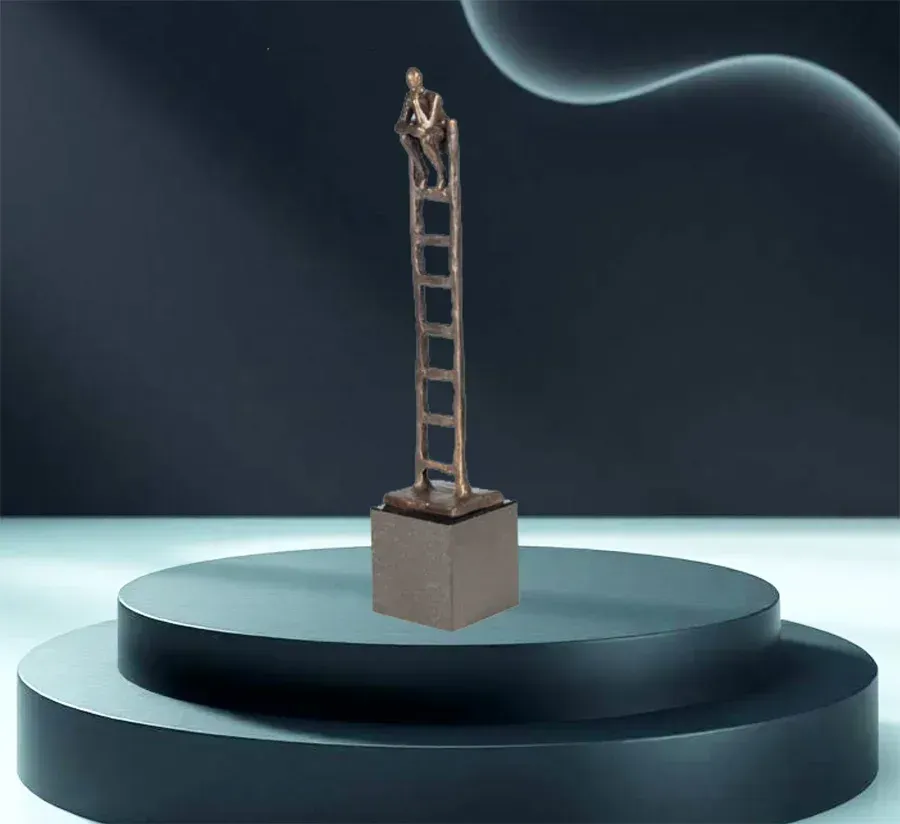 Hochwertige Geschenke zum Firmenjubiläum Bronzeskulptur Der kreative Denker
