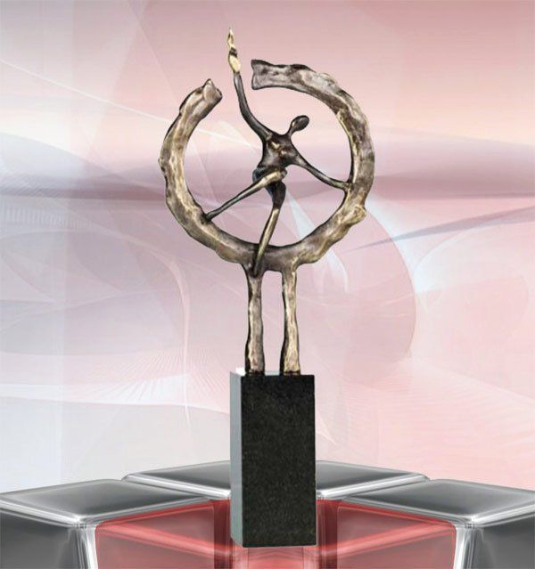 Skulptur zur Geschäftseröffnung Auf neuem Weg