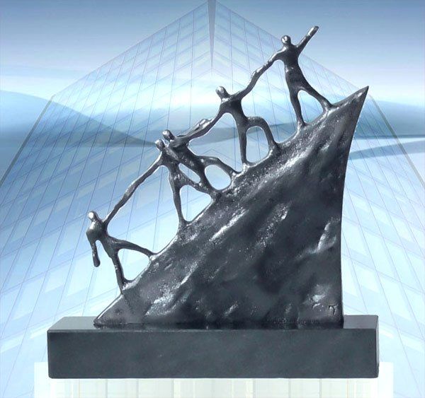 Skulptur zum Firmenjubiläum Der Weg nach vorne