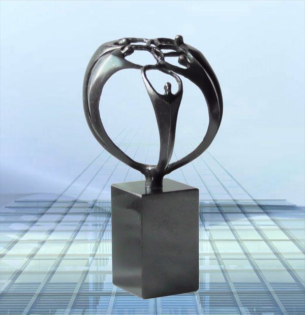 Skulptur zum Firmenjubiläum Der Zusammenhalt