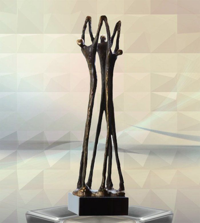 Skulptur zum Firmenjubiläum Niveauvolle Zusammenarbeit