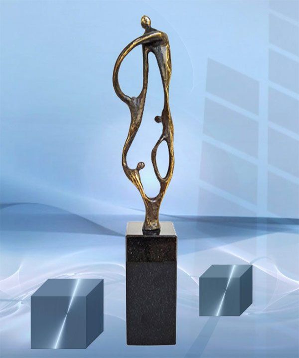 Skulptur zum Firmenjubiläum Zukunft durch Zusammenarbeit