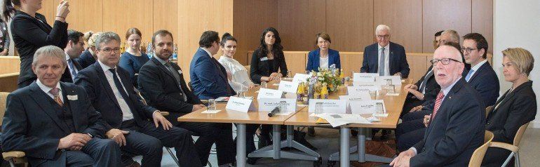 Initiatoren des Pilotprojektes im Gespräch mit dem Bundespräsidenten und Frau Büdenbender