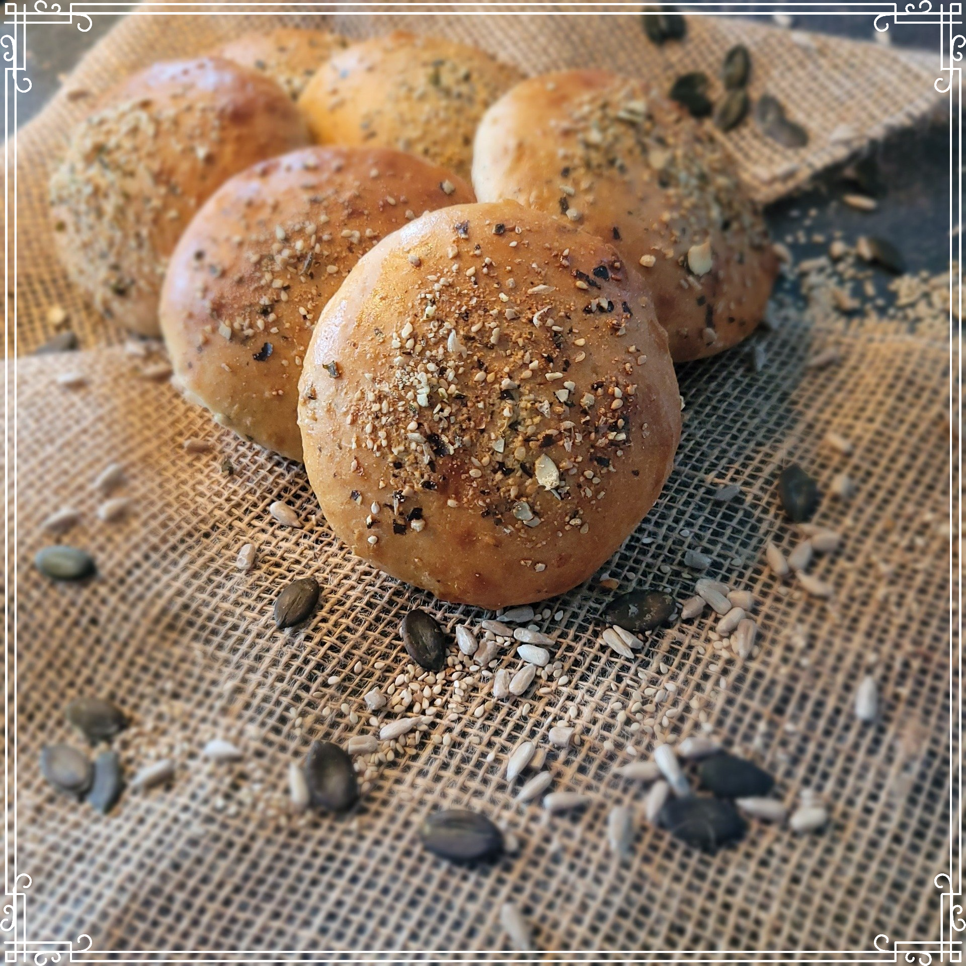 selbst gebackene Burgerbrötchen Burgerbuns