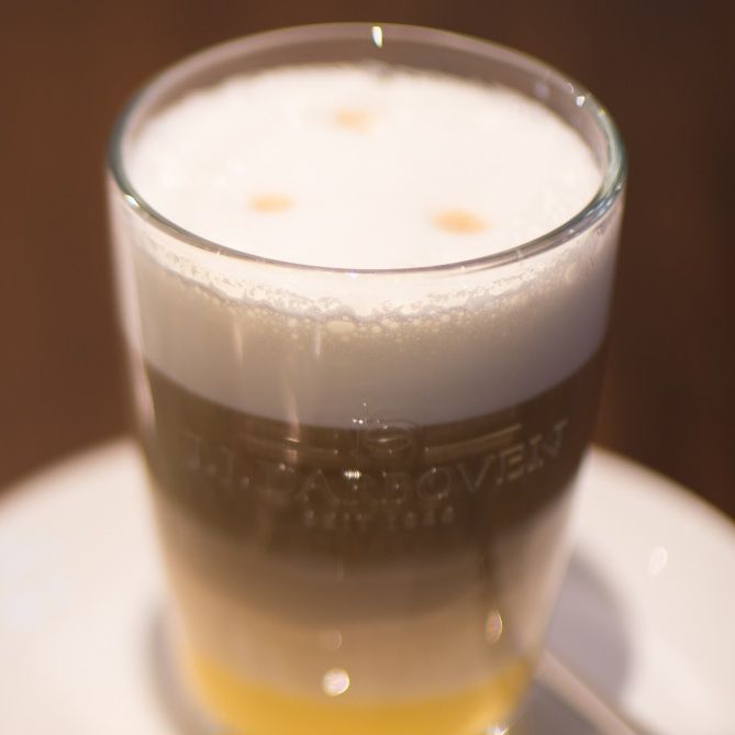 Latte Macchiato mit Eierlikör