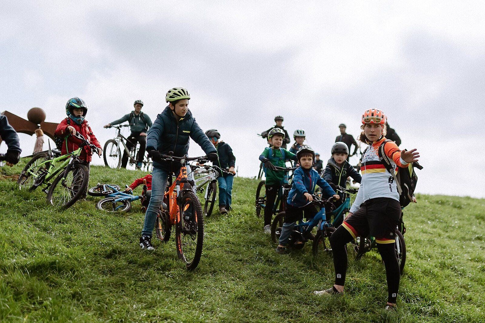 Fitnesstrainerin mit Ergebnissen. für exklusive Zielen