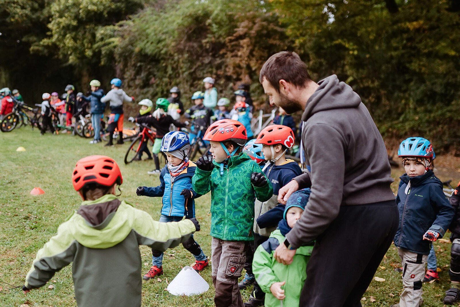 ebe acing team elisabeth brandau mtb team hobby amateure sport radsport berge touren freunde spass auf dem rad training events