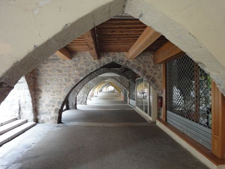Les Arcades Place du marché Les Arcades XIVe siècle