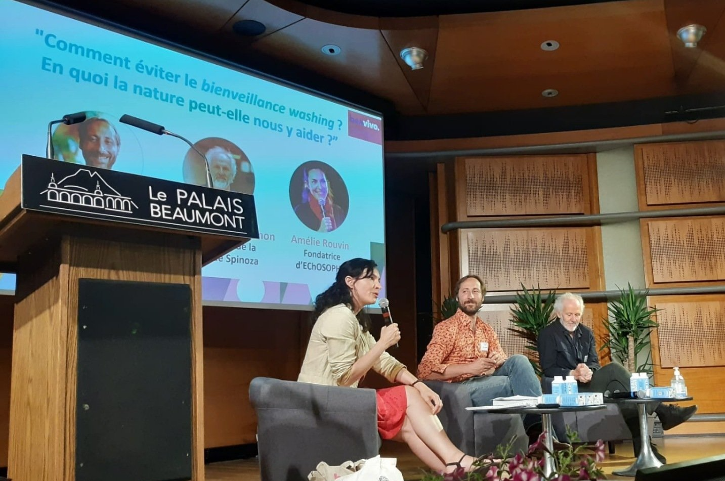 Amélie Rouvin en conférence table ronde