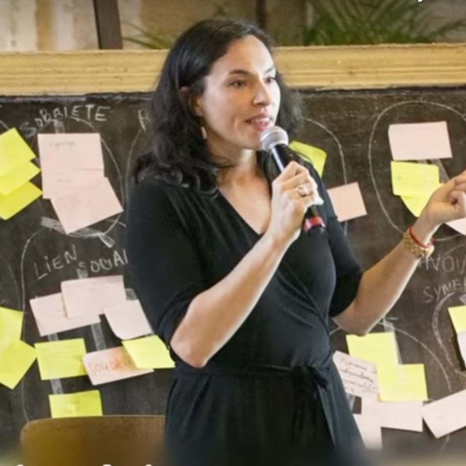 photo Amélie Rouvin en conférence micro