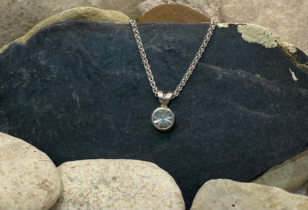 Aquamarine pendant