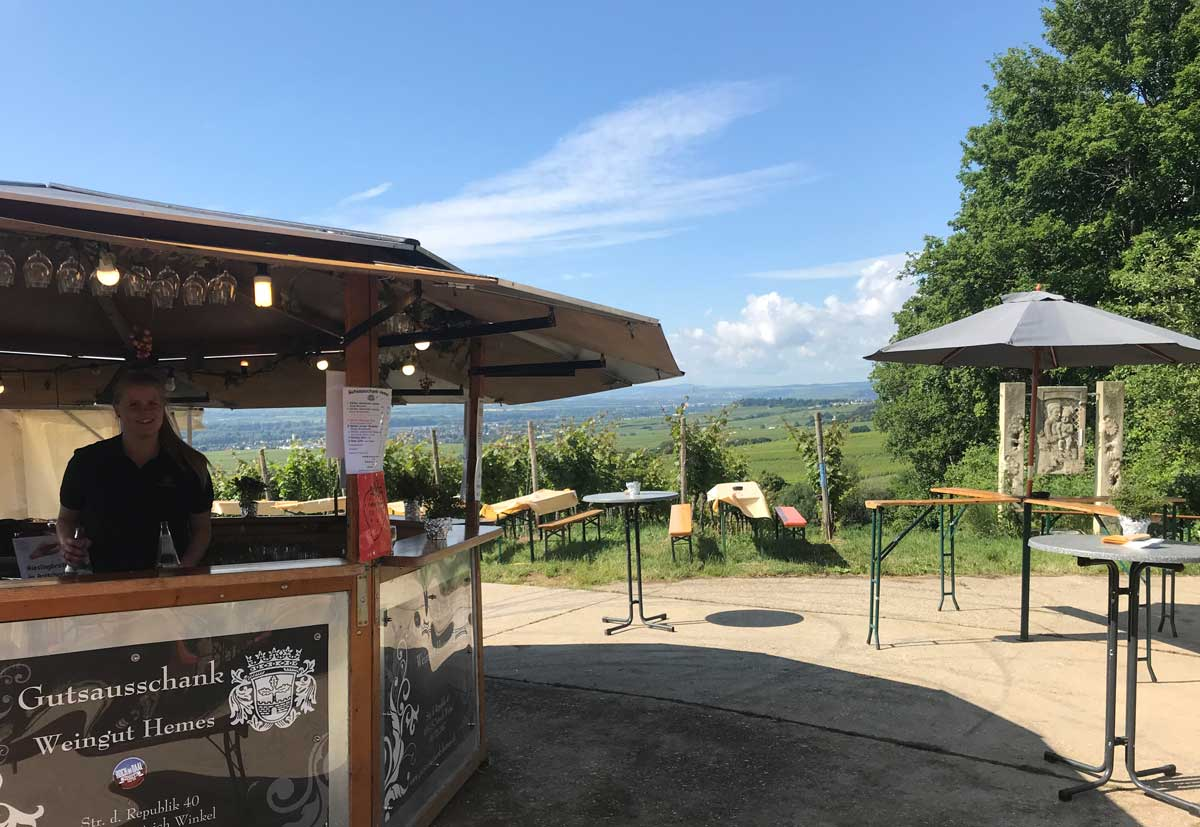 Mit uns feiern – wie hier auf dem Flötenwanderweg. Weinstand auf dem Flötenweg