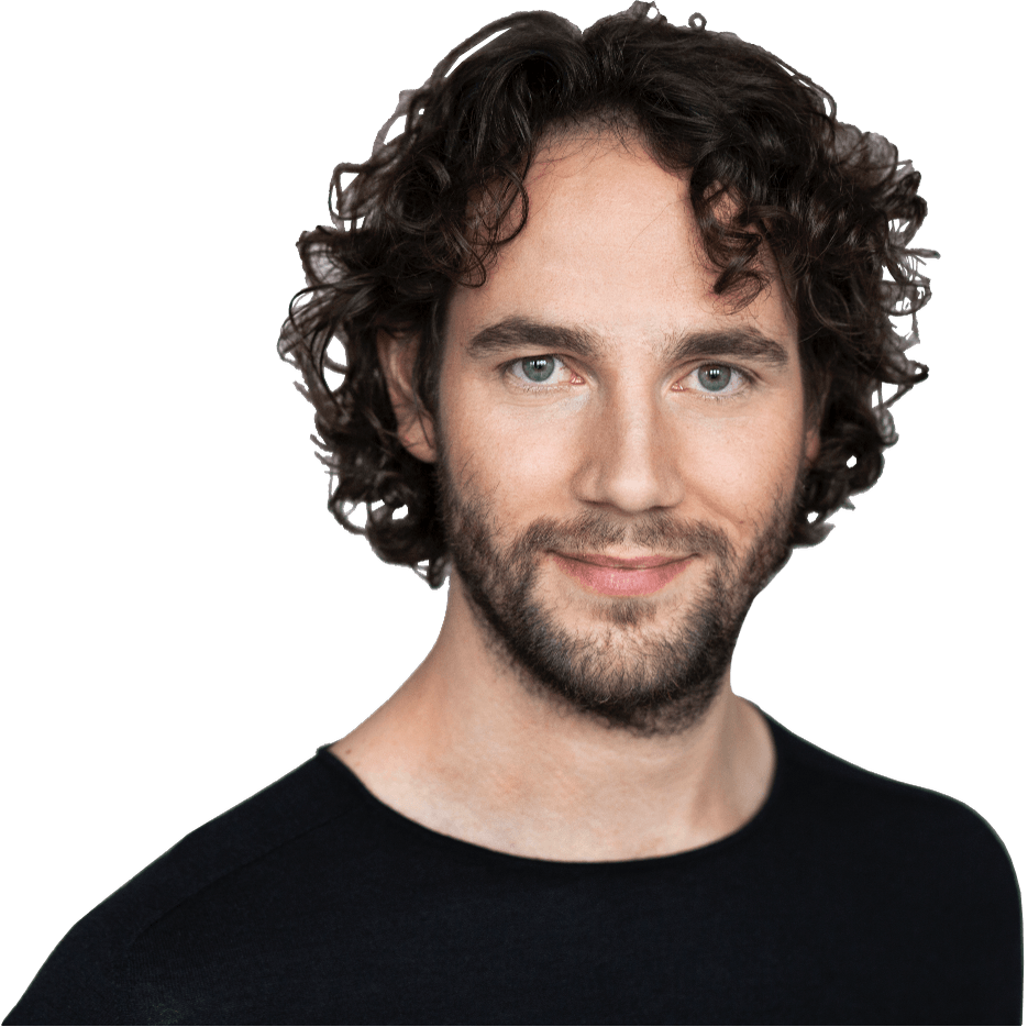 Hier ist ein Fotos von Alexander Dassel, das ihn von frontal zeigt. Hier ist ein Fotos von Alexander Dassel, das ihn von frontal zeigt.