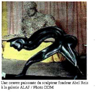 un salon de la sculpture. On y découvre des œuvres du sculpteur fondeur Abel Reis, internationalement connu. L’Artiste travaille essentiellement sur la matérialisation du corps absent. Le génie du sculpteur rendre un corps absent des lignes, des formes, des volumes, évoquent dos, corps, des gestes, des attitudes, des intentions et des sentiments absolument époustouflant. Ces sculptures donnent une animation et une parole aux questionnements de celui qui les contemple. Le peintre Michel Henri, lui aussi internationalement connu, à bien voulu prêter quelques œuvres pour l’exposition Mézinaise. On y découvre aussi des œuvres de Michèle Morgan, Jacques Charrier et Makiko Kumano. Le centre culturel ALAF offre au public du Lot et Garonne des œuvres du plus haut niveau, d’artistes mondialement connus, mais il se dirige aussi vers des œuvres d’excellente facture plus facilement accessible aux collectionneurs. La qualité des œuvres présentées au public, fait le renom de la galerie et l’on vient maintenant de loin contempler ces œuvres.