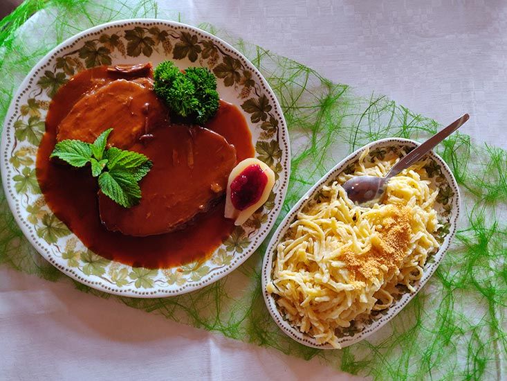 Sauerbraten mit Spätzle