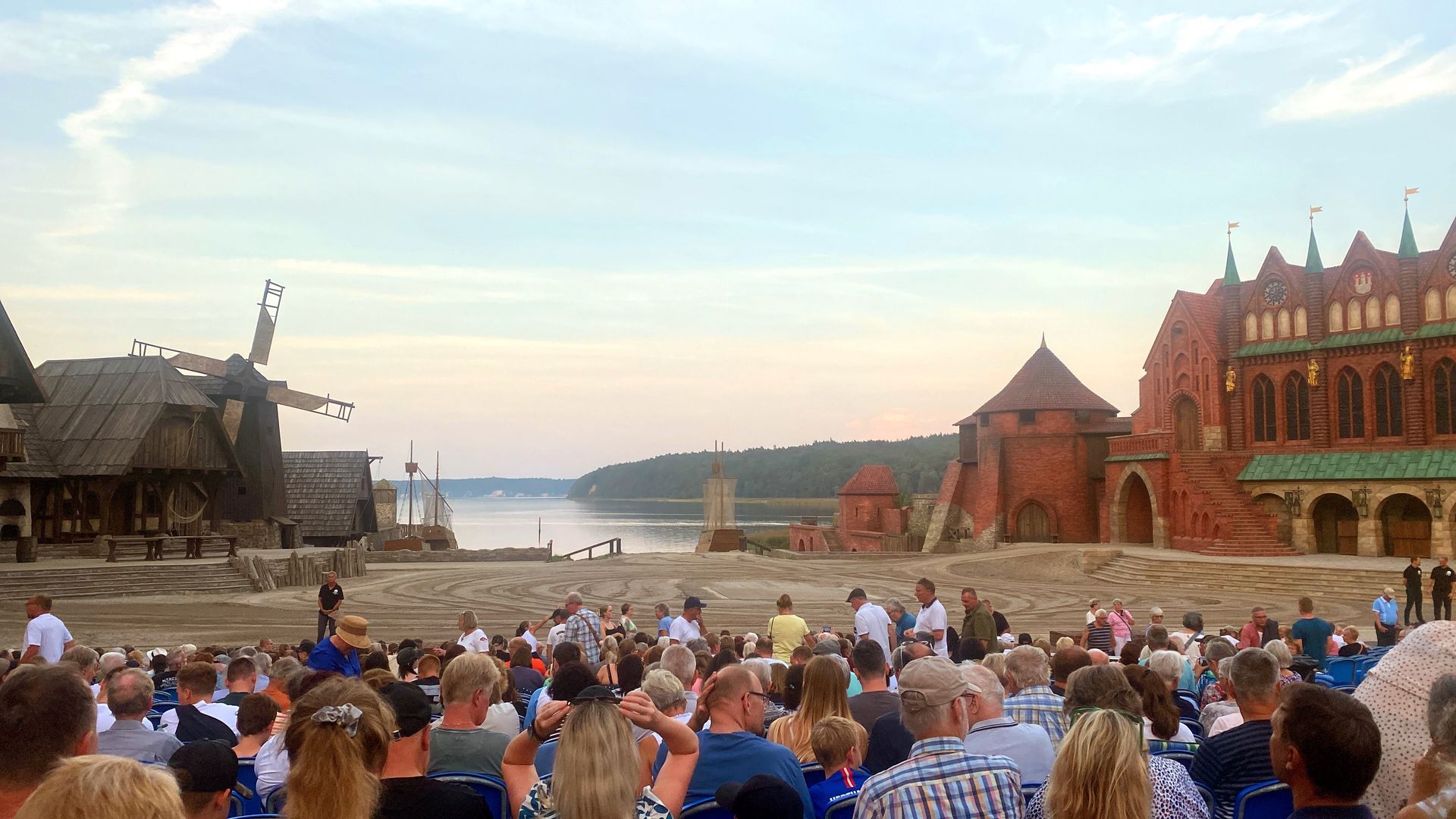Von den Ferienwohnungen Störtebeker und Freibeuter in Sellin auf Rügen zu den Störtebeker Festspielen in Ralswiek auf Rügen