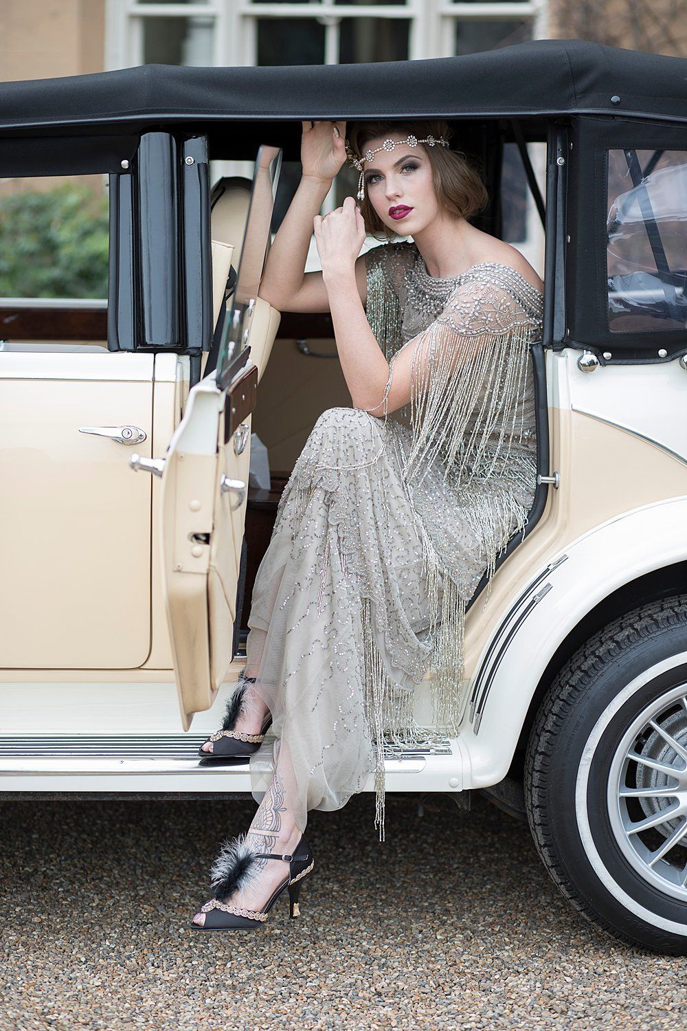 Gatsby-inspired wedding ideas for the bride getting out of a 1920s car