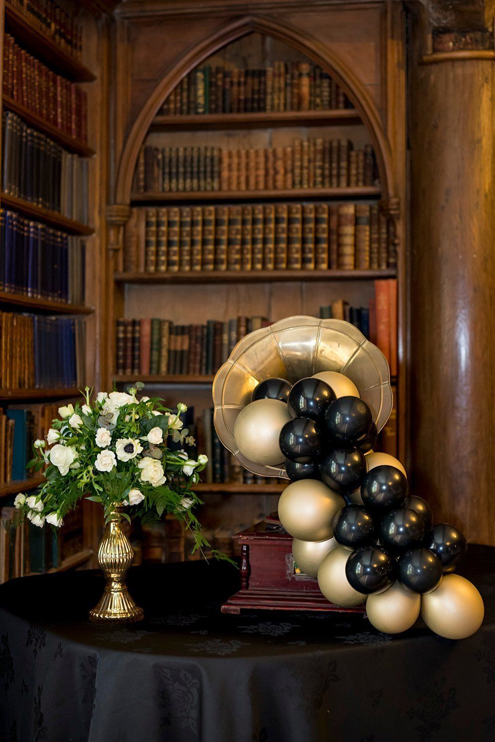 Gramophone decorated with gold and black balloons
