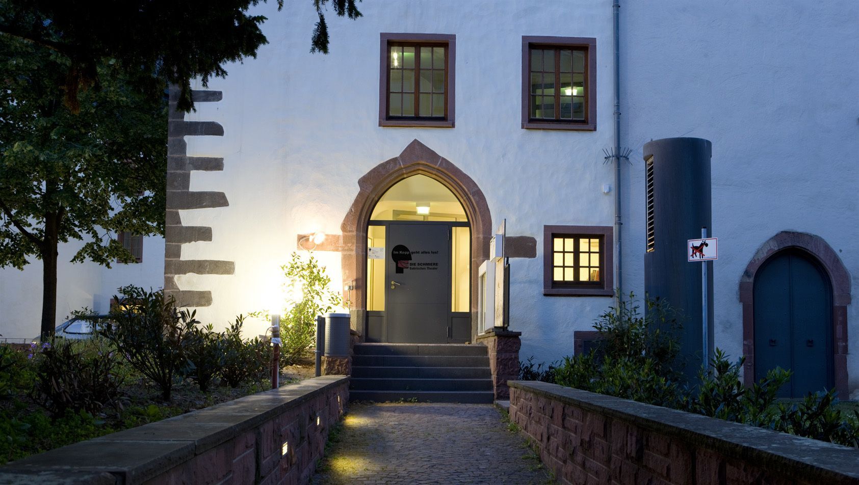 Schmiere Eingang aussen